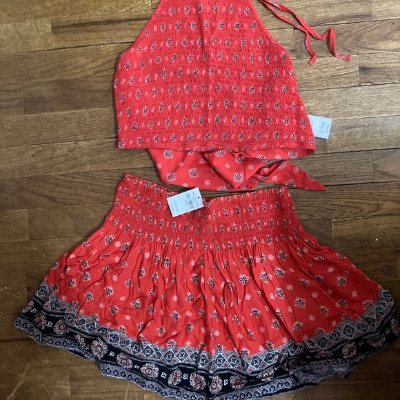 Matching halter top and skirt - Picture 1 of 2